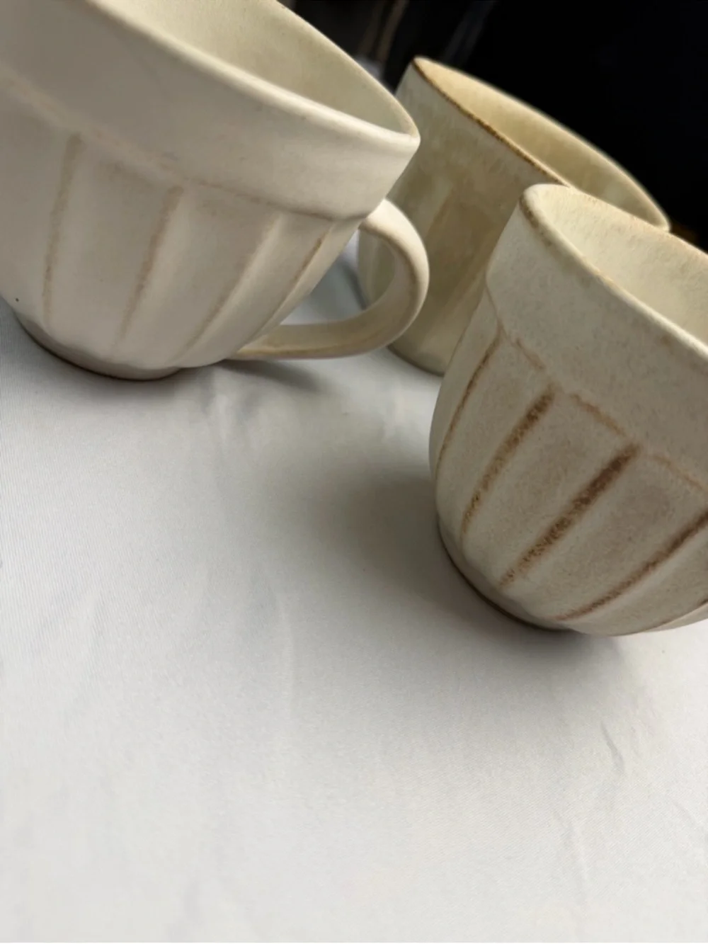 3 POTTERY BARN Mendocino Stoneware 9.5oz Fluted Design Microwave Safe